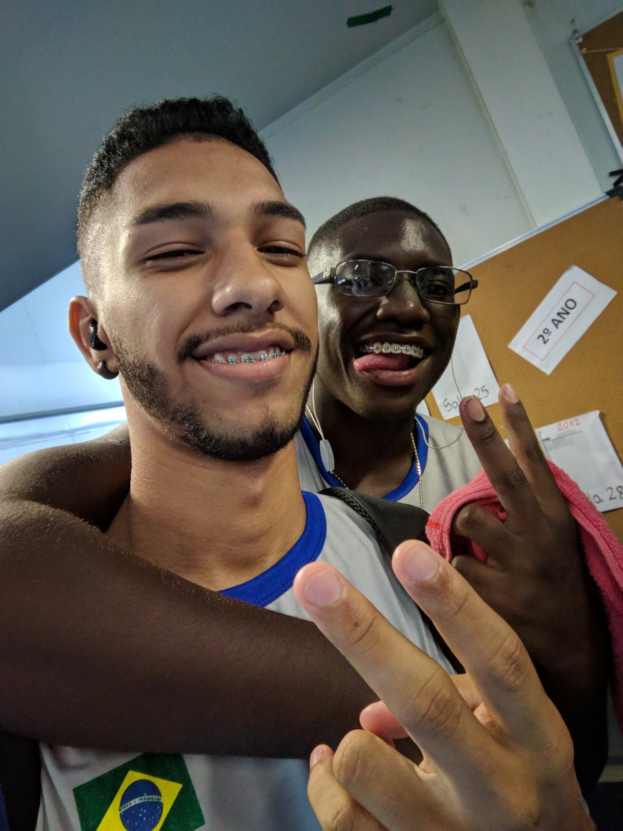Carlosgb2__'s tweet photo. 🤓✌️/😛✌️ https://t.co/xPTLckqzhq