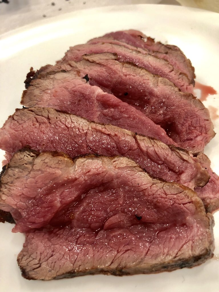 Por qué ignoramos las carnes frescas de ibérico de bellota? Un tesoro de temporada olvidado. elpais.com/elpais/2019/02…