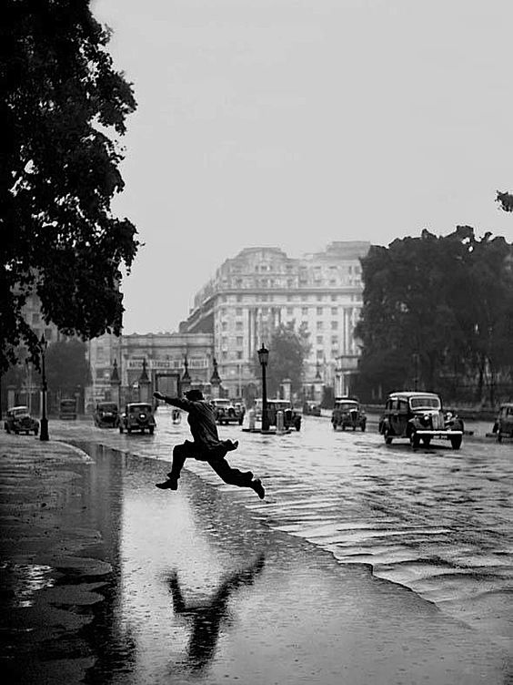 PTanalogies's tweet photo. Dosing exercise intensity is like jumping over a puddle. You would rather overjump to make sure you clear the puddle because it beats the alternative of coming up short. #TrainToFailure  Great video and topic from @scotmorrsn. #SloptimalLoading https://t.co/RxhS1uamHq https://t.co/TpfMoMBZhy