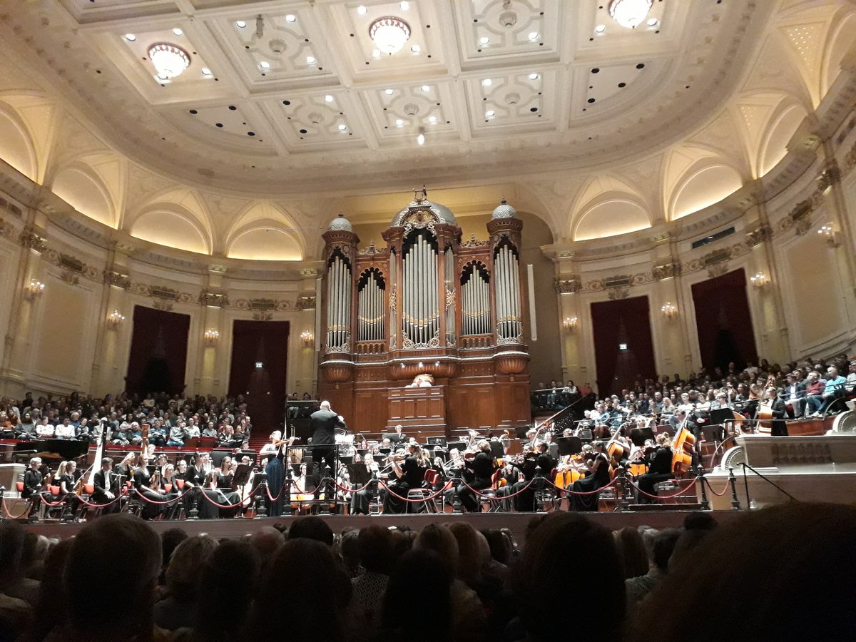 Mooi concert voor UvA-medewerkers van het Nederlands <a href="/studentenorkest/">Ned.Studentenorkest</a>, met violist Maria Milstein <a href="/Concertgebouw/">Het Concertgebouw</a>. Degene, die me zou vergezellen, was geveld door de griep en dus vooraf en in de pauze veel collega's gesproken. Zo is deze representatie als #OR-lid ook nuttig... 🎶