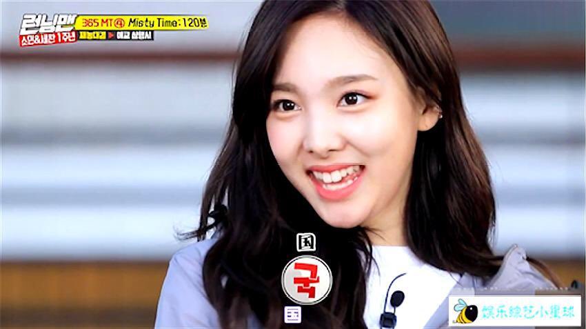 前川ヤスタカ 長らく歯並び没個性だった韓国女性アイドル界で 八重歯ではないもののウサギ前歯 我々世代でいうエビフライしっぽ前歯 のtwiceナヨンが この歯をチャームポイントとして人気になっているのはひと筋の光明