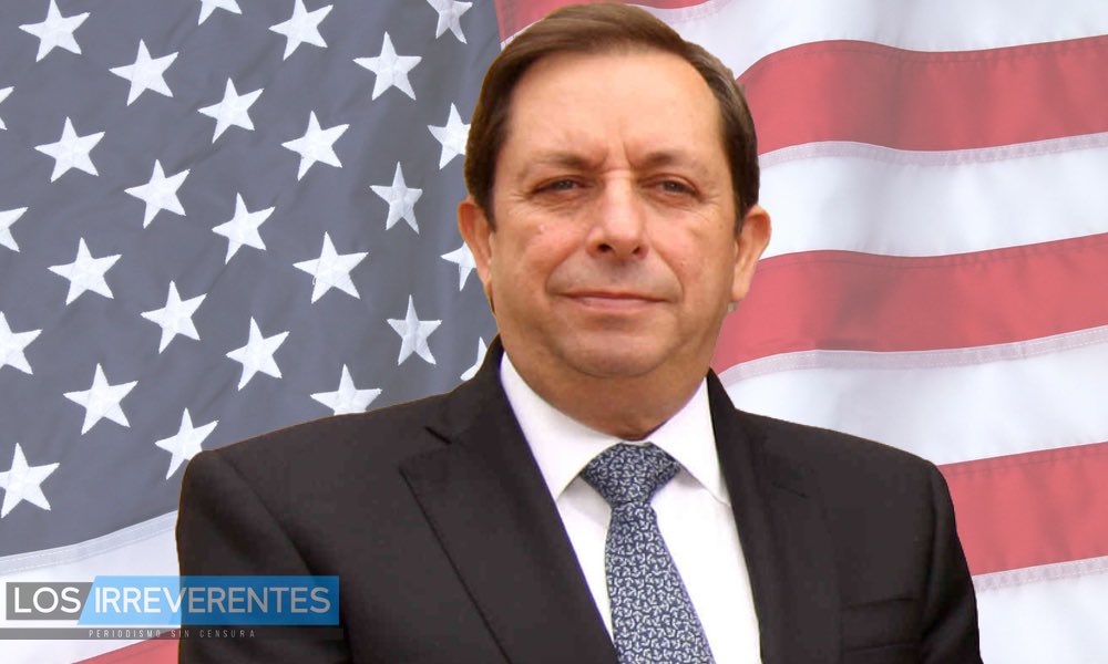 IrreverentesCol's tweet photo. El almirante Echandía, planificador y ejecutor de buena parte de los montajes de Santos, habría pedido asilo en los Estados Unidos. https://t.co/7Ng3FlxdeF https://t.co/XaF0sOVPA0
