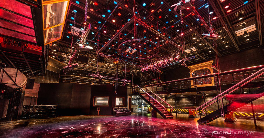 Our next Venue of the Week is 416 Wabash. 416 Wabash is a combination of an event space and recording studio. Check out our venue feature with 416 Wabash. Link in bio!