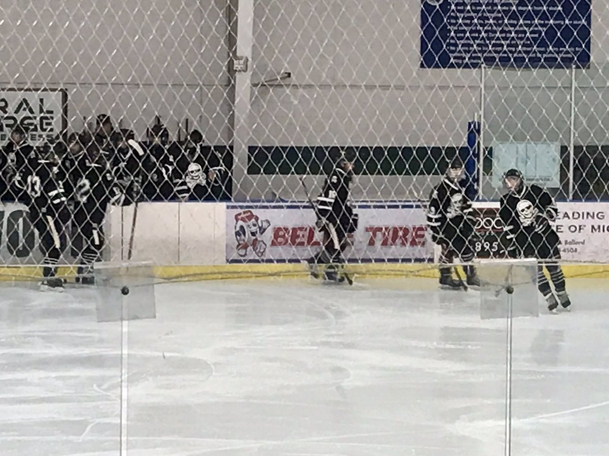 1-0 Pirates, end of the first period!
Pirate goal by John Haberkorn #12!
Pirate assist by Nicholas Walling #13!
☠️ LETS GO PIRATES ☠️