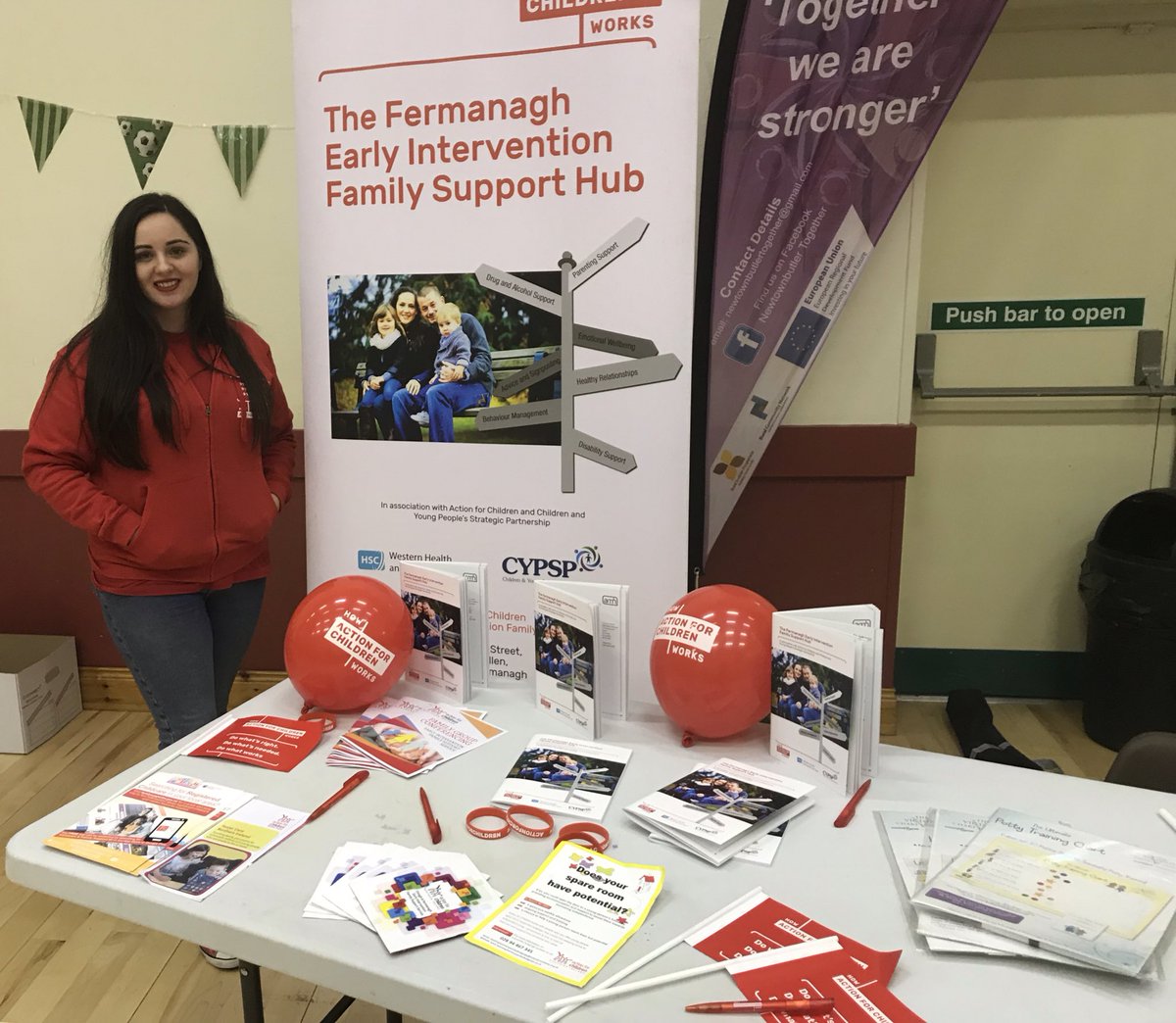 Actn4ChildrenNI's tweet photo. Great evening talking to families in lovely Newtownbutler about support available locally in partnership with @NIDACTS Thank you to Newtownbutler Together for hosting this community event #Awarenessraising #FermanaghFamilySupportHub #SexualHealthAwareness @WesternHSCTrust https://t.co/9wUIOYF70R