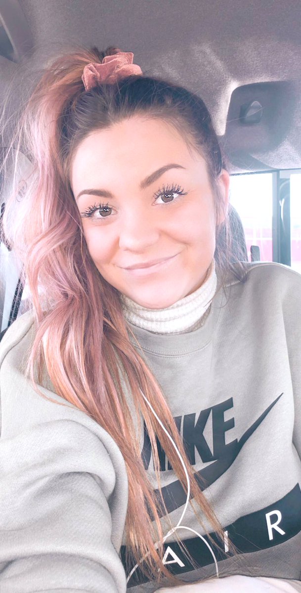 alysonstokess's tweet photo. Still vibing w the pink hair even if I look like a my little pony🤷‍♀️ https://t.co/ATAnlEOcCJ