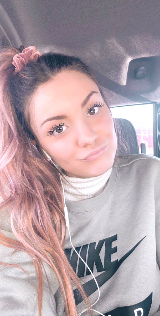 alysonstokess's tweet photo. Still vibing w the pink hair even if I look like a my little pony🤷‍♀️ https://t.co/ATAnlEOcCJ