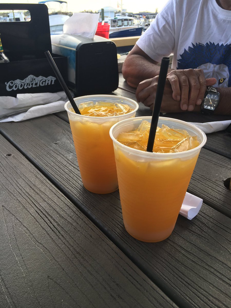nicoleradin97's tweet photo. Love the drink, hate the cup 😡 #SingleUsePlastics #plasticfree https://t.co/wQB4lj0BQc