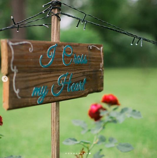 AMariePaperie's tweet image. Custom made rustic signs made for all occasions, these were actually used in Helen's (part owner) wedding! We've also done personalized guest books, other occasion wording and/or designs. #woodsigns #rusticsigns #countrywedding #rusticwedding #weddingdecor #weddingstyle #love