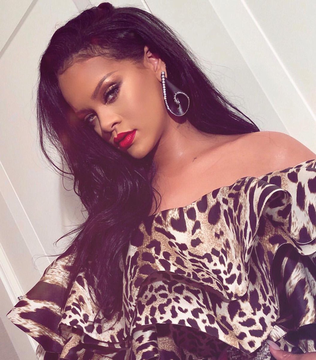 qbadgalriri's tweet photo. I love this baby 🖤 https://t.co/C9M76LAnxK