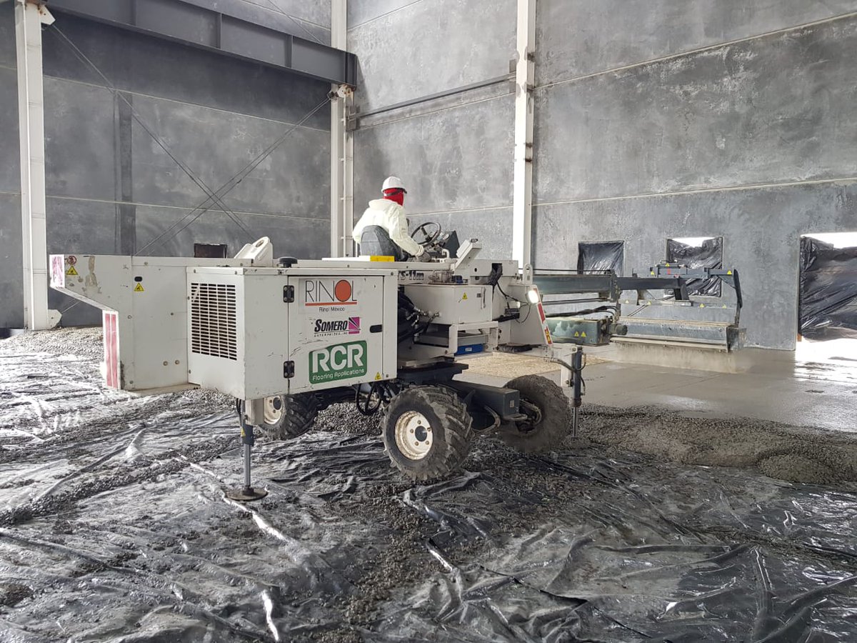planasmasip's tweet photo. @RinolMexico en acción 9.000m2 piso jointless #RCRconductilSFRC para obra Ryerson en parque industrial #NEXXUS Ciénega de flores.Piedras de 1.000m2 sin juntas.Endurecedor #qualitopTITANIUM +junta #permabanECLIPSE +fibra #dramix3D +diseño @MonofloorM = @RCRIF #lideresdelmundoplano https://t.co/wtoqh5fYQA