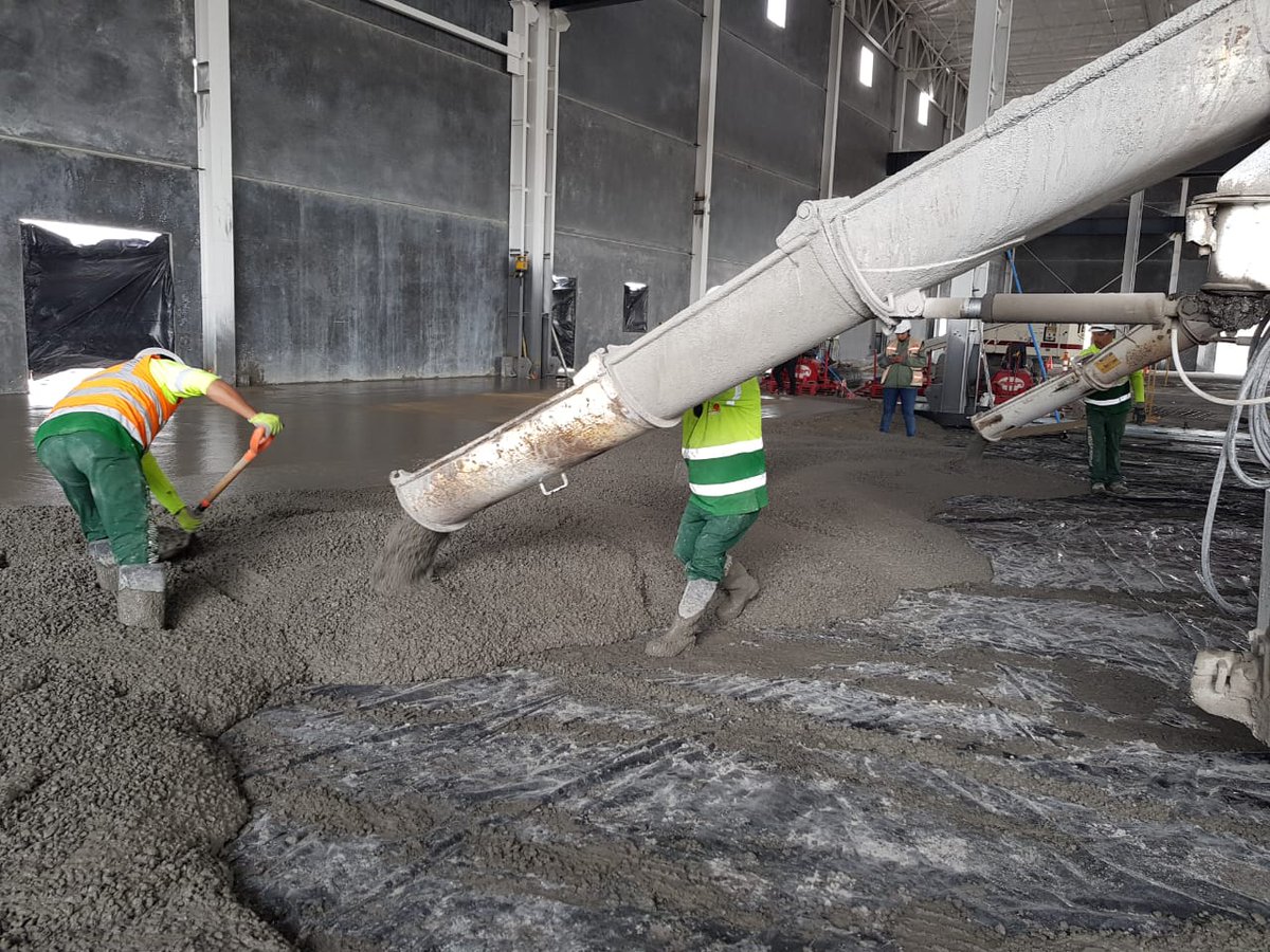planasmasip's tweet photo. @RinolMexico en acción 9.000m2 piso jointless #RCRconductilSFRC para obra Ryerson en parque industrial #NEXXUS Ciénega de flores.Piedras de 1.000m2 sin juntas.Endurecedor #qualitopTITANIUM +junta #permabanECLIPSE +fibra #dramix3D +diseño @MonofloorM = @RCRIF #lideresdelmundoplano https://t.co/wtoqh5fYQA