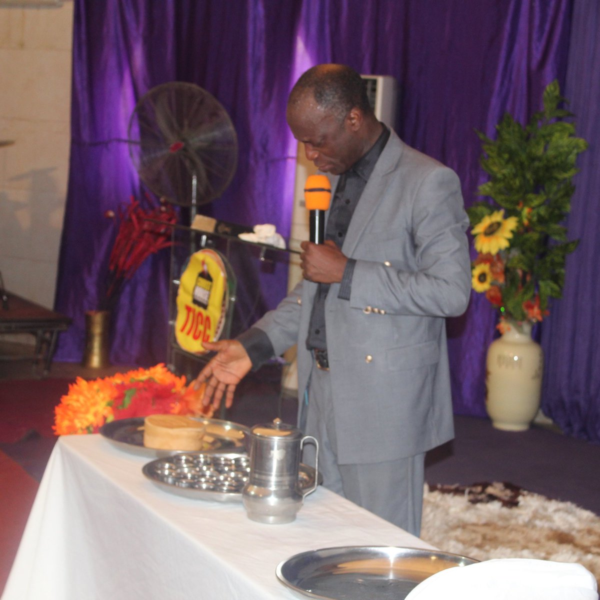 TCnigeria's tweet photo. At the communion Table you proclaim your dedication in christ  Jesus... yes! He is the "ALPHA AND OMEGA"
#preaching #god #gospel #jesus #bible #christianity #church #christian #jesuschrist #love #faith #preach #praise #preacher #holyspirit #truth #teaching #abuja #manifestation https://t.co/E6QgxYUWUK