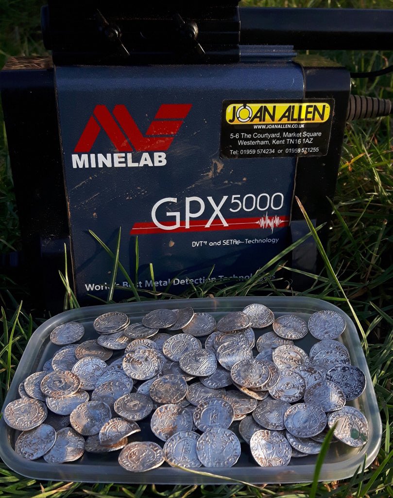 DetectingDigsUK's tweet image. Well done @AdamLisaDetect on the further recovery of more than 100 more Norman pennies from their recent hoard site. That’s going to keep the @britishmuseum &amp;amp; @findsorguk  busy for a while with over 2500 coins to go through. Top job giys👍