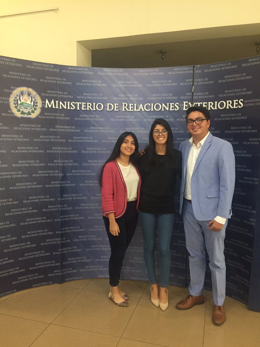 proyectopoder's tweet photo. Esta tarde #ProyectoPODER en coordinación con distintas organizaciones de la sociedad civil, sostuvieron una reunión con Ludivina Margarín (Viceministra para los Salvadoreños en el Exterior) para solicitar el cumplimiento de los Derechos Humanos en Tijuana. https://t.co/tn8yqwcdnc