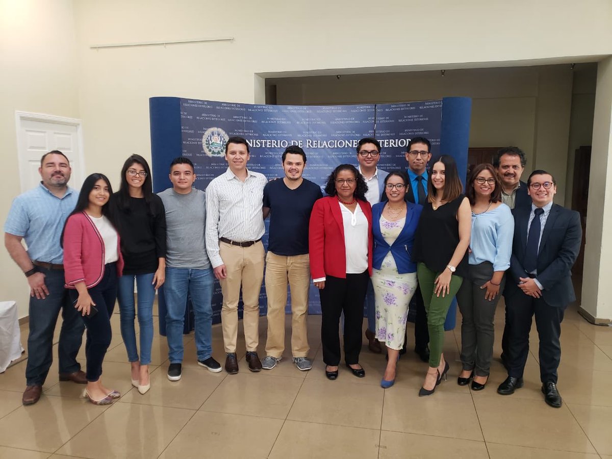proyectopoder's tweet photo. Esta tarde #ProyectoPODER en coordinación con distintas organizaciones de la sociedad civil, sostuvieron una reunión con Ludivina Margarín (Viceministra para los Salvadoreños en el Exterior) para solicitar el cumplimiento de los Derechos Humanos en Tijuana. https://t.co/tn8yqwcdnc