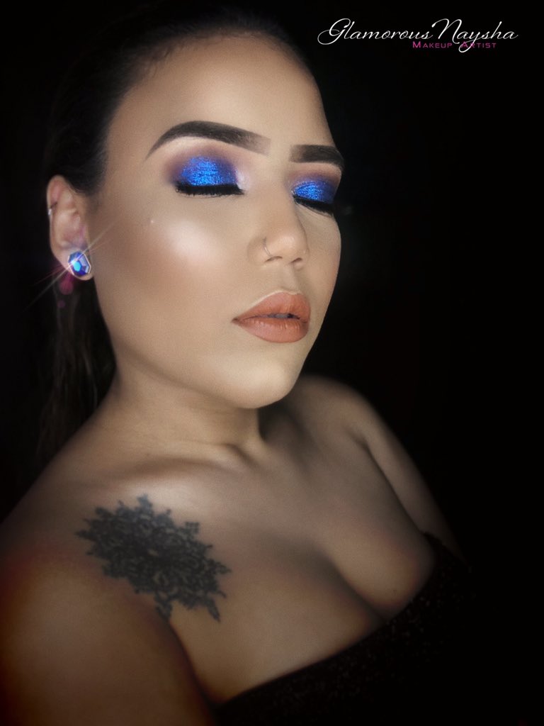 GlamorousNaysha's tweet photo. Blue blast💙
(Glittery Blue Smokey Eye)
••••••••••••••••••••••••••
#makeupartist #wakeupandmakeup #makeupaddict #lashesfordays #makeupjunkie #glamorousnaysha #cutcrease #dotpr #nyxcosmeticspr https://t.co/dCmYOWjNYk