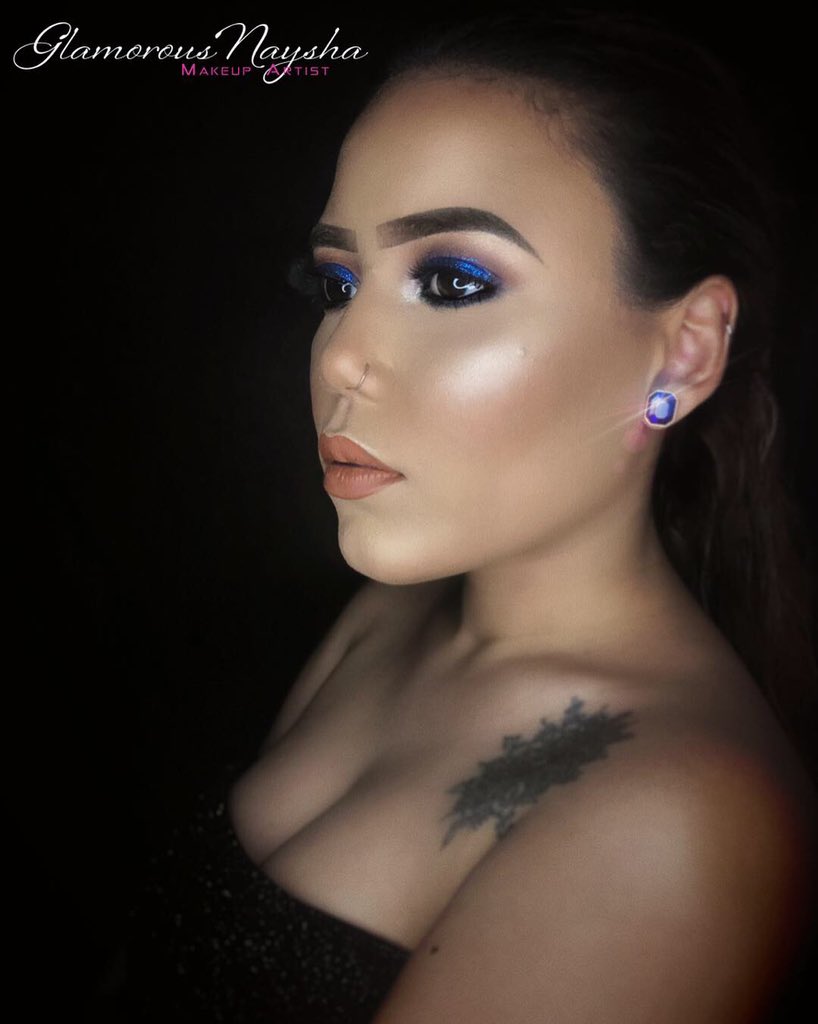 GlamorousNaysha's tweet photo. Blue blast💙
(Glittery Blue Smokey Eye)
••••••••••••••••••••••••••
#makeupartist #wakeupandmakeup #makeupaddict #lashesfordays #makeupjunkie #glamorousnaysha #cutcrease #dotpr #nyxcosmeticspr https://t.co/dCmYOWjNYk
