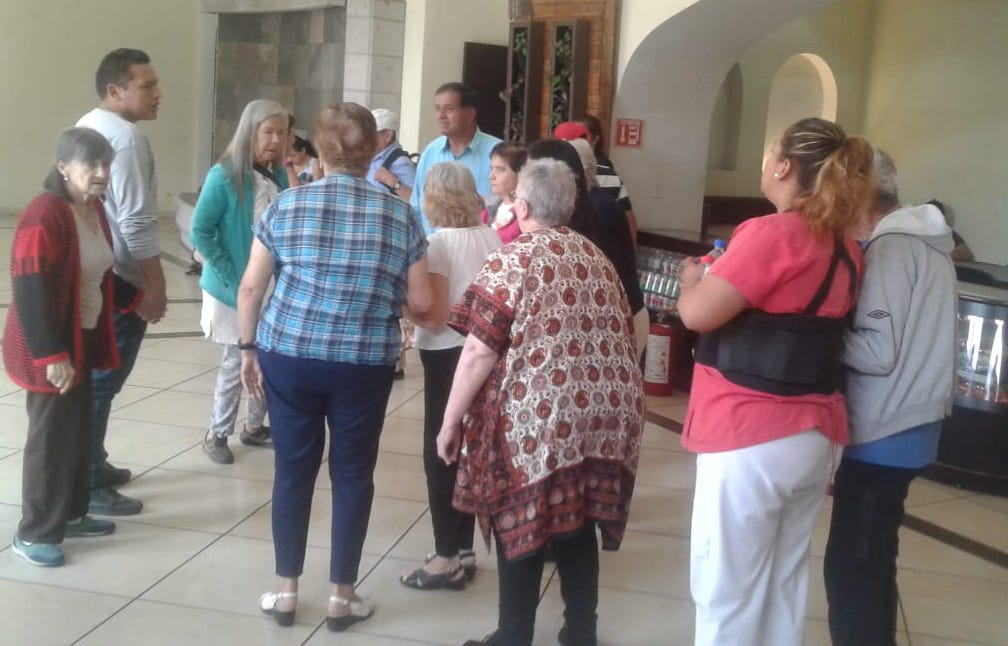 DIF_Morelos's tweet photo. Adultos mayores del #CEAGEM tuvieron acceso a una función de cine gratuita, con el propósito de fomentar la convivencia intergeneracional y el esparcimiento.
Seguiremos realizando acciones que promuevan su bienestar.
En el #DIFMorelos #AyudamosDeCorazón https://t.co/RKTk2XJdI0