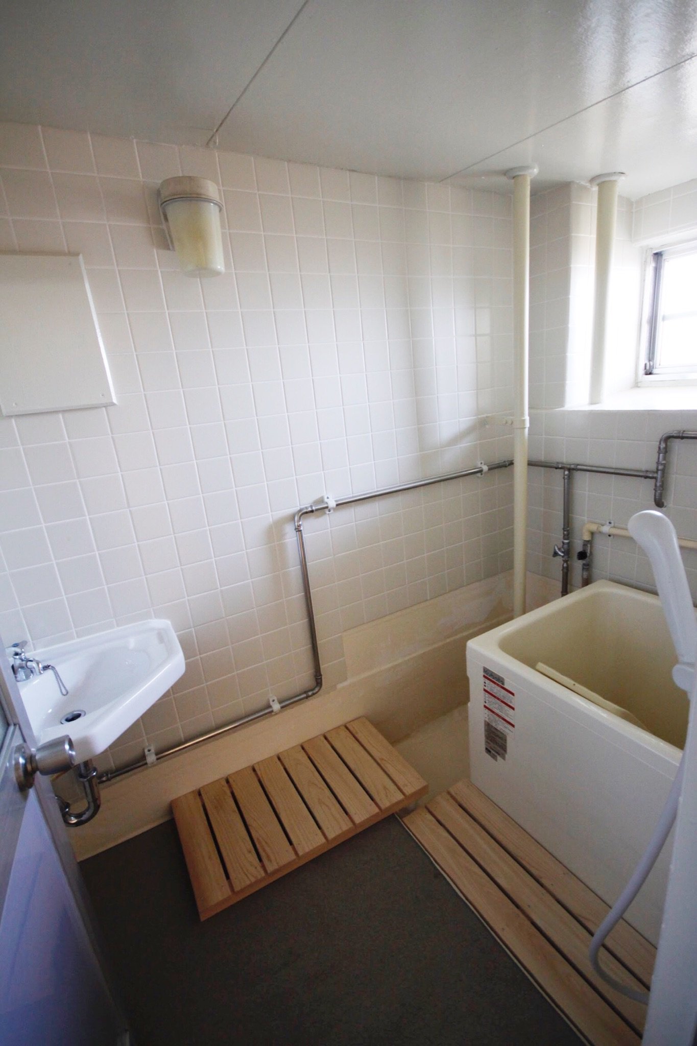 団地不動産 塩小路アパート 広いお風呂なんてなんと贅沢 窓もあり Danchi 団地 団地暮らし 団地インテリア 団地不動産 Simple シンプル Minimal ミニマル Ur賃貸 団地インテリア 塩小路アパート 浴室 T Co Bshlvstogy Twitter