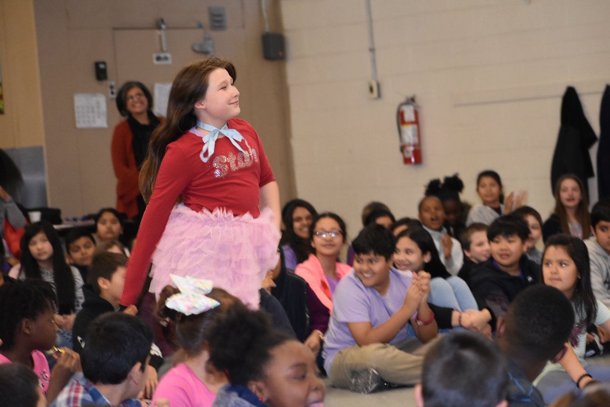 ajejaybirds's tweet photo. Spirit week fashion show! #watchusSOAR #SOARtoGreatness #CourageWeek #ReadAcrossAmerica https://t.co/vVflg0QBcX