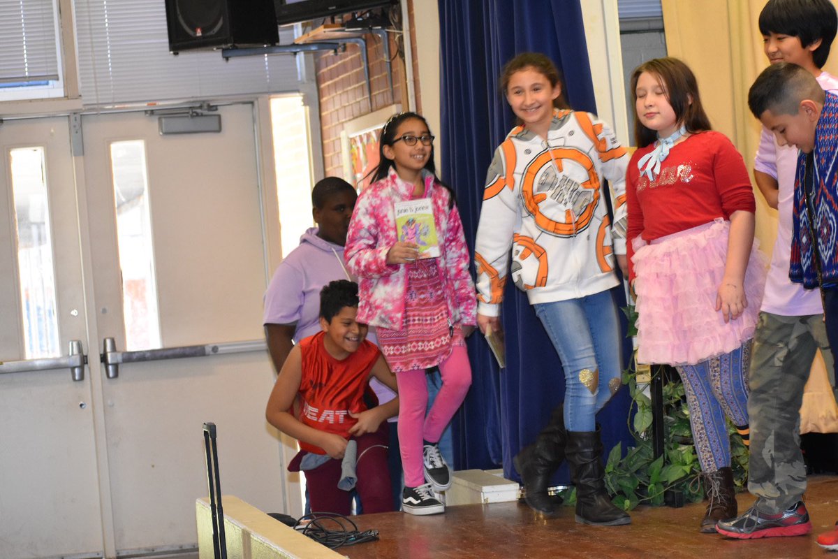 ajejaybirds's tweet photo. Spirit week fashion show! #watchusSOAR #SOARtoGreatness #CourageWeek #ReadAcrossAmerica https://t.co/vVflg0QBcX