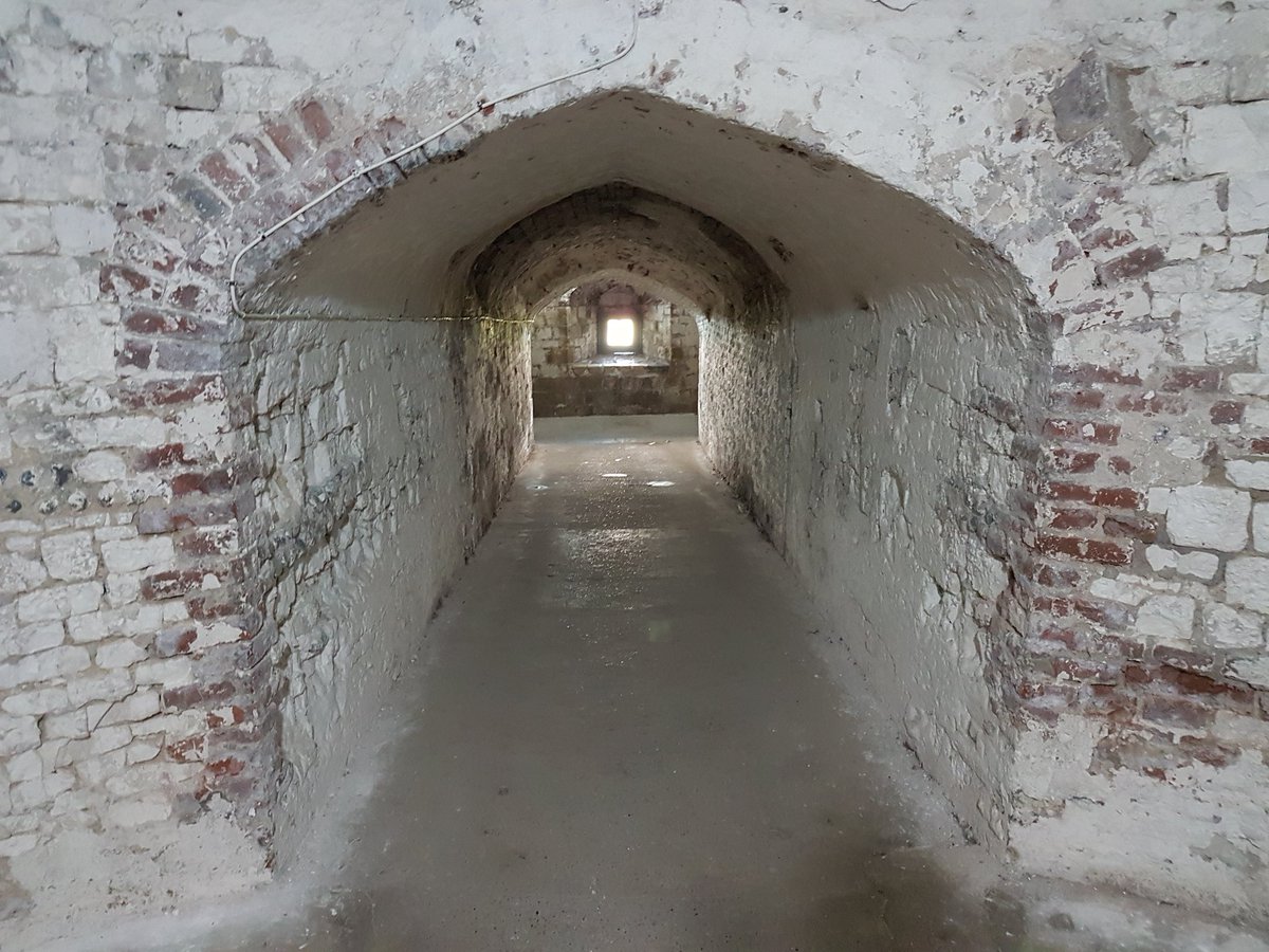 Let_sTravel's tweet photo. Deal castle.I had very good deal at Deal castle👍😎Castle from above looks like flower.Built by Henry 8 between 1539 and 1540. @Let_sTravel @greatcastles @EnglishHeritage @HistoricEngland #dealcastle #deal @dealtown #castle https://t.co/lRVwJctXhc