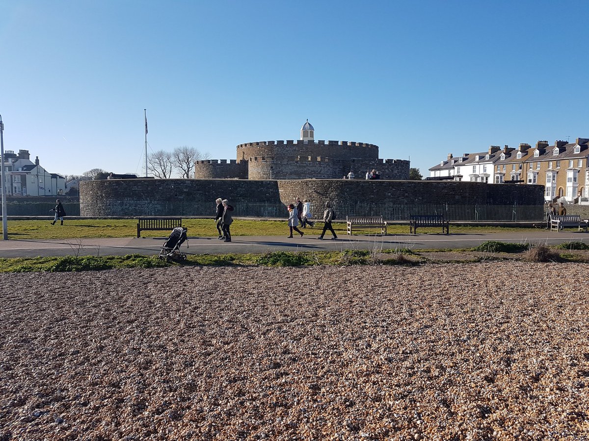 Let_sTravel's tweet photo. Deal castle.I had very good deal at Deal castle👍😎Castle from above looks like flower.Built by Henry 8 between 1539 and 1540. @Let_sTravel @greatcastles @EnglishHeritage @HistoricEngland #dealcastle #deal @dealtown #castle https://t.co/lRVwJctXhc
