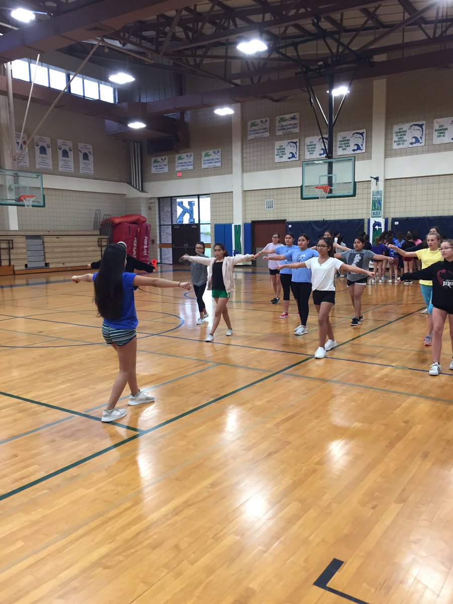 DebraAGarcia2's tweet photo. 2019-2020 Cheer Clinic! Let’s Go Kaffie Dolphins 🐬😃#Kaffiems #kaffiespirit https://t.co/BpKM9pe5tj