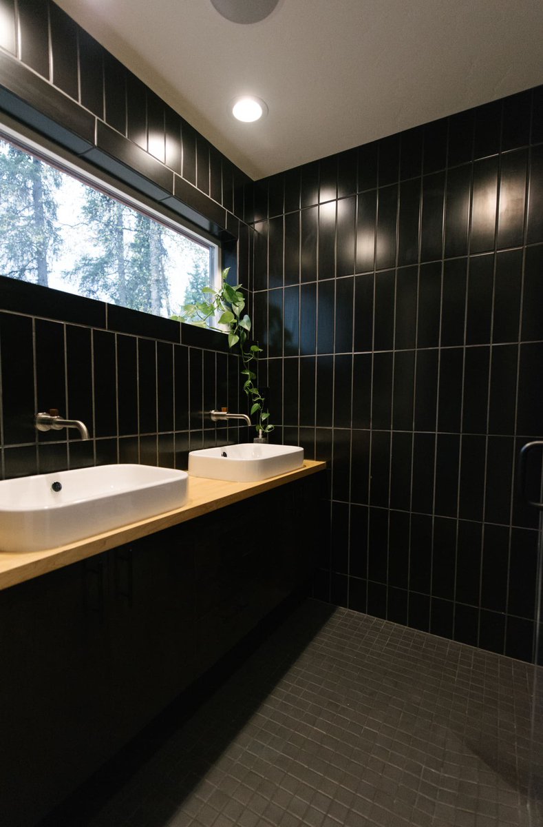 Duravit's tweet photo. Nature meets modern in this bathroom, featuring #Duravit #HappyD2 washbasins 🌿 This custom home, inspired by a Scandinavian aesthetic, is nestled in the Alaska wilderness! View the full tour on @AptTherapy: https://t.co/p2snNe53P7 (Images via #ApartmentTherapy, by Katy Cartland) https://t.co/L3PtyfKvOy