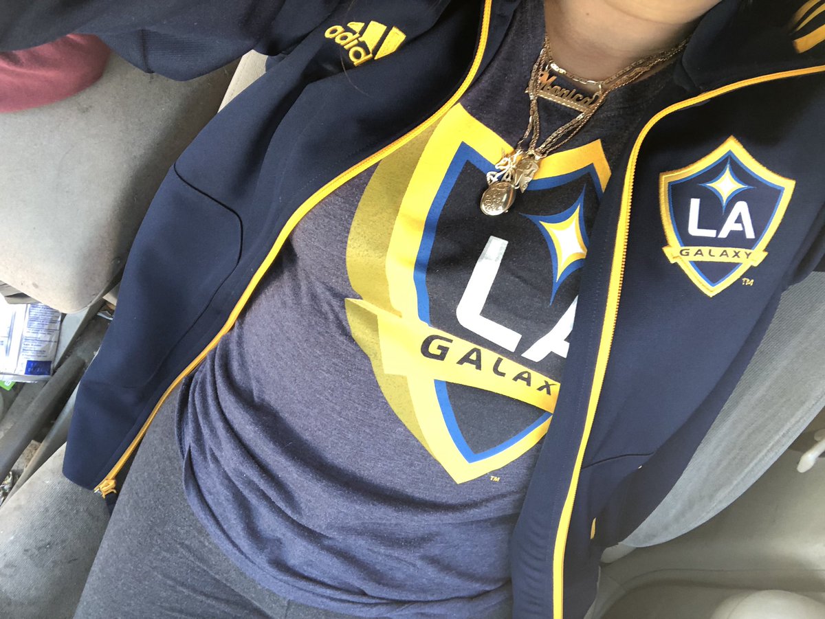 _MEA1129's tweet photo. Starting my week the right way #LAGalaxy 💙💛 #LATillIDie https://t.co/TVaXUBWtBr