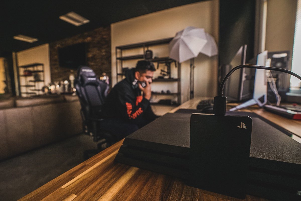 H3CZ's tweet image. The @Seagate PlayStation external Hard Drive is a must have! The #HECZQUARTERS has a couple of extra, so my sponsor and I are hooking 1 of you who RTs and follows Seagate! Picking someone tomorrow! it’s a whopping 2TB’s of goodness.