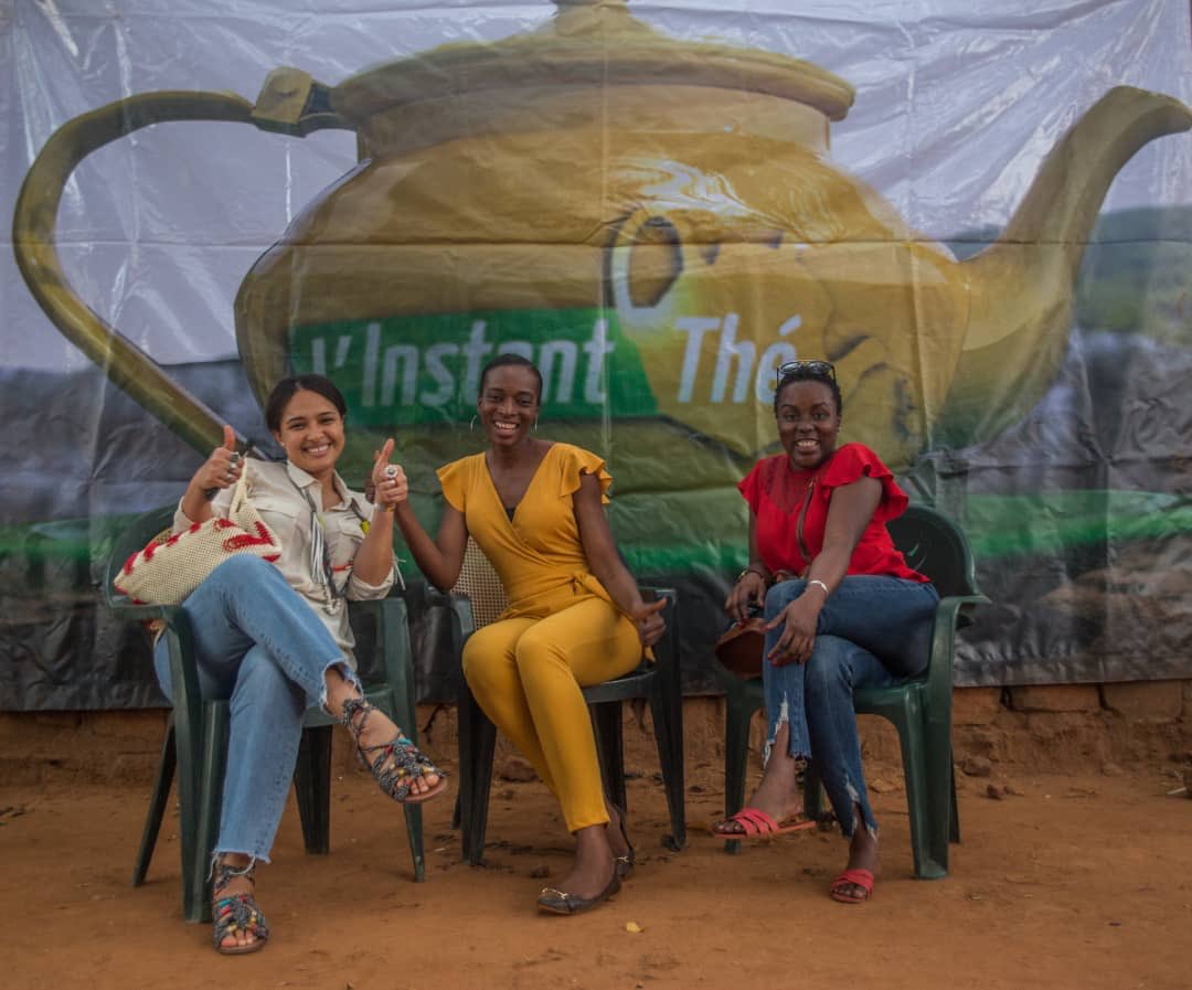 MantchiniTraore's tweet photo. #Grandgrin 1
Bolon Kono Djateh #1 en images !
Le samedi 26 janv nous avions investi toute rue de Ouolofobougou pour une rencontre hors du commun avec toute la famille #LinstantThe. 
Un grand grin pour échanger, boire du thé, manger de succulentes brochettes mais surtout pour agir https://t.co/QtkDKO5fJE