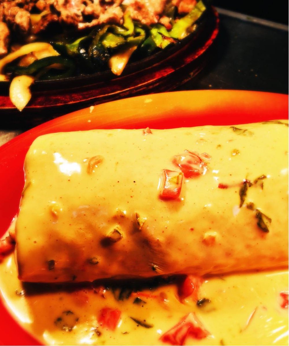 Everything is better with queso, including our burritos. #ElTejanoParty 
•
•
•
#LA #LosAngeles #EatLA #LAeats #LAfood #LAfoodie #EEEEEATS #EaterLA #DiscoverLA #DineLA #taco #noho #trejos #margarita #csun