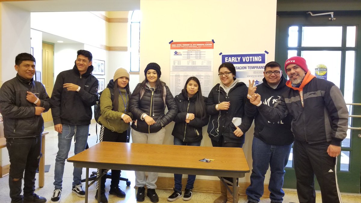 MrPurple60623's tweet photo. @WorldLanguageHS 🗳 their first vote today! #wlhs #chielection19 #ward22 @rodriguezfor22 #neftalie22 @ElectJuarez22 @lizlopezfor22 #youthvoice @MikvaChallenge https://t.co/cuL4uzUwAO