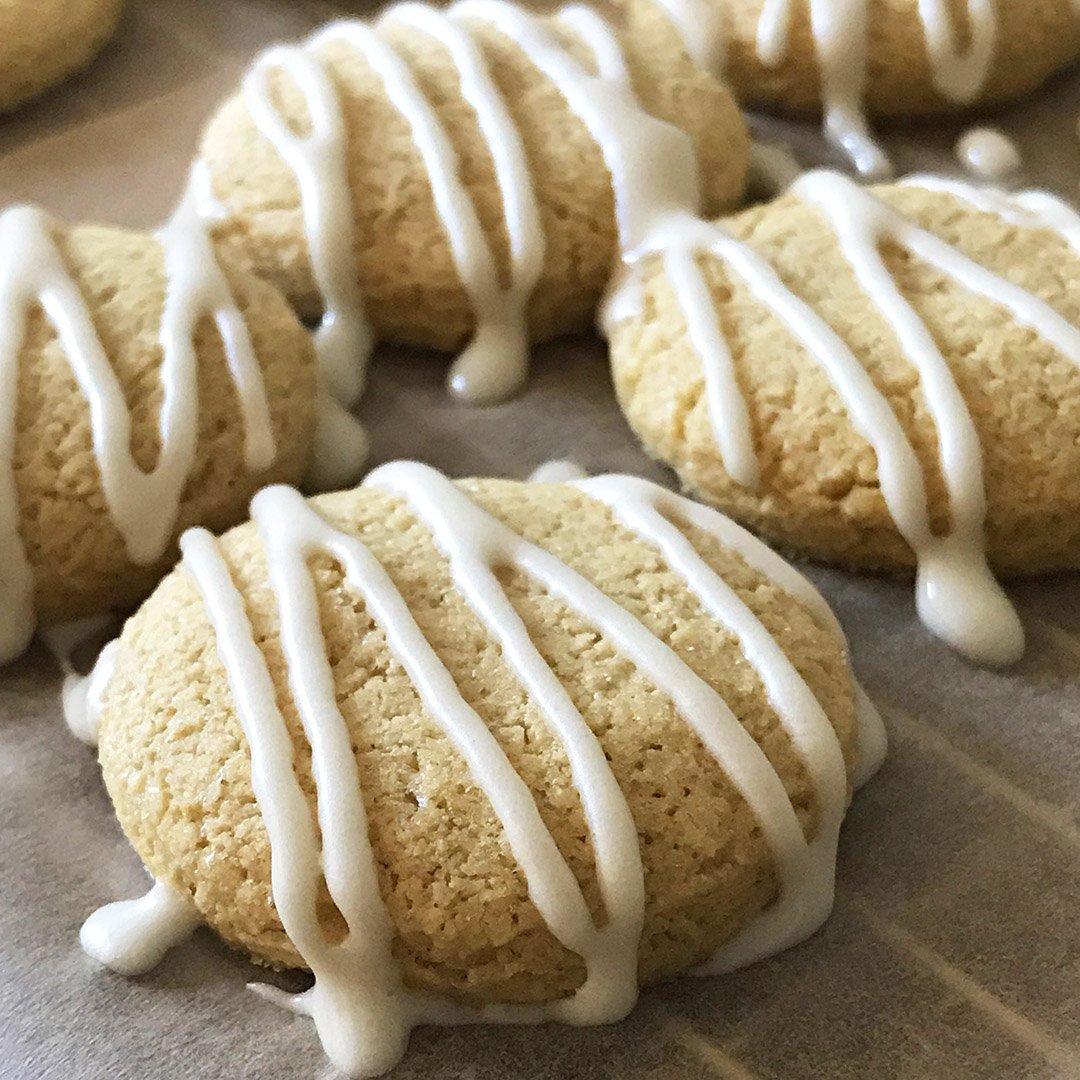 Made a whole bunch of these for a packaging update. Ya know, need one cookie, make 58. Just in case the drizzle didn't come out pretty on the first 57. 😆 I'm exaggerating, but I did make way more than I really needed. So, #mealprep done. 💪🏼#proteincookies #sugarfree