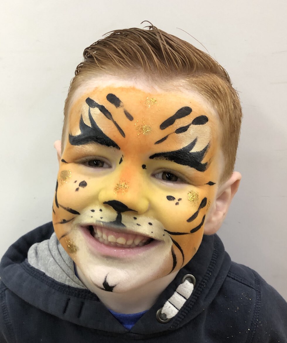 PopplewellC's tweet photo. Rooooaaar 🦁#tiger #lion #fun #memories https://t.co/XxagyRHcBx