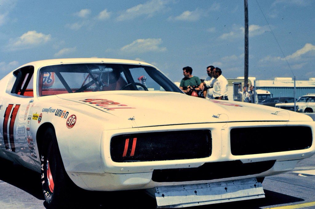 LilRedDave's tweet photo. Good guys wear white ✌🏻🏁 #TheGentleGiant #MadeInLevelCross https://t.co/DVT18NrDEd