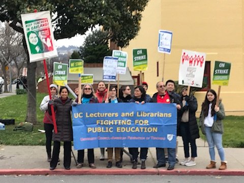 UCAFT1474's tweet image. This morning we joined @OaklandEA with @CFTunion @PFT1603 on the picket lines outside Kaiser Elementary and Sankofa Academy. Striking to keep schools open! You know, for the kids. #OUSDstrike #OaklandTeachersStrike #StandWithOaklandTeachers #forthepublicgood