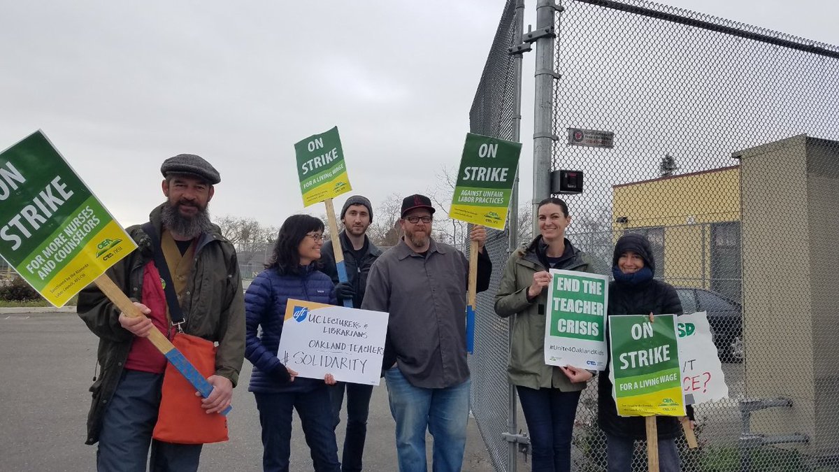 UCAFT1474's tweet image. This morning we joined @OaklandEA with @CFTunion @PFT1603 on the picket lines outside Kaiser Elementary and Sankofa Academy. Striking to keep schools open! You know, for the kids. #OUSDstrike #OaklandTeachersStrike #StandWithOaklandTeachers #forthepublicgood