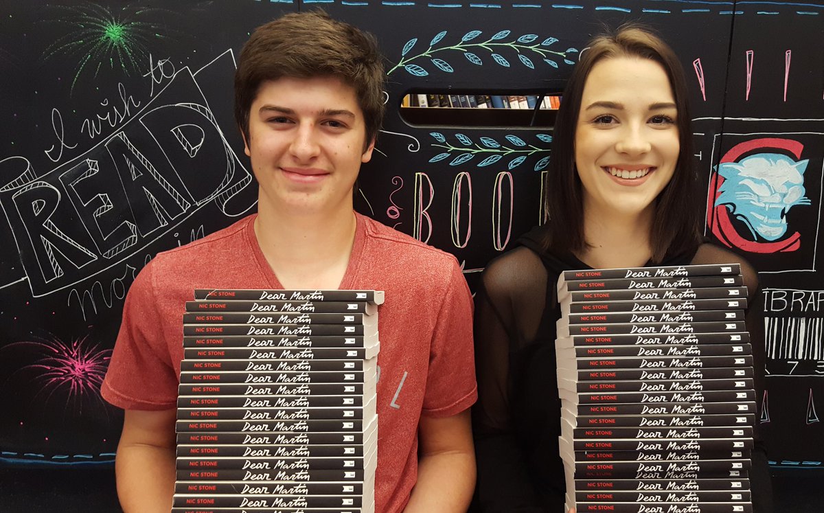 We started handing out Dear Martin books today in the libaray! #LamorindaTeensRead thank you <a href="/nicstone/">Nic Stone</a> and <a href="/OrindaBooks/">Orinda Books</a> bit.ly/LMOTReads
<a href="/AUHSD/">AUHSD</a> @CampolindoHS