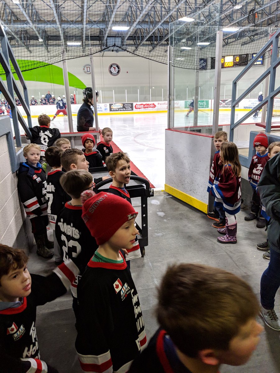 The2ndMR's tweet photo. @JrBDutchmen @PretykeBill @KMHA_All @MapleLeafs @penguins @NHLFlyers Congrats on the big win @JrBDutchmen and best of luck in the playoffs! https://t.co/47oDV4S30n