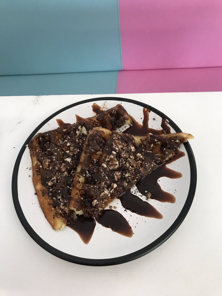 FreakyShakes's tweet photo. WAFFLES 🥰 after many requests from our lovely locals - we proudly present - the waffle station! A freshly made to order waffle + 2 toppings of your choice and finished off with whip and sauce = £4.50. #waffles #freakyshakes #dessert #icecream #halfterm #failsworth #hotwaffle https://t.co/VFdkBTraqO