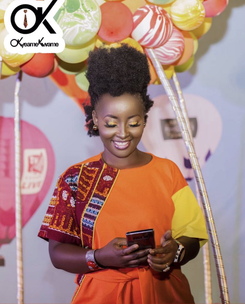 drewura's tweet photo. May your week be as bright as the smiles on our faces 🥰💃🏾💁🏾♀️🇬🇭💕❤️🙏🏾 #proudlyghanaian #wearghana #family #friendshipgoals #celebrity #swagdoctor #rapdoctor #happypeople #beautifulinsideout #FlauntYourLover19 https://t.co/sjVN9uAqeb