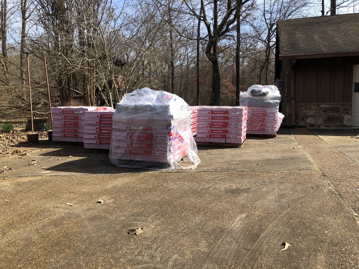 DaveB_ABCSupply's tweet photo. Owens Corning Oakridge Brownwood ready to go on a beautiful country home in Horn Lake, MS thanks to James Russell Roofing. @OCRoofingLLC https://t.co/YK532wjaHC