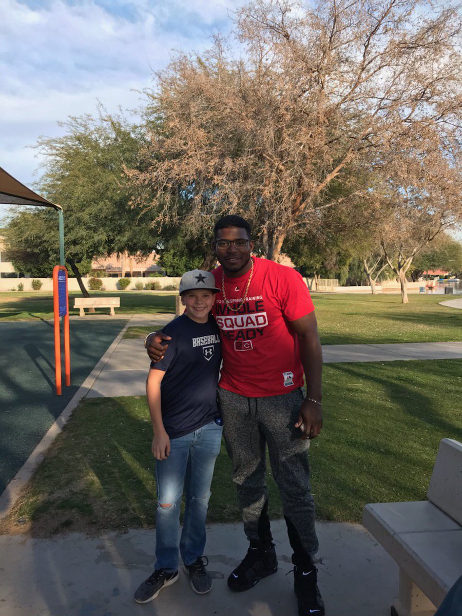 CozbyCrew's tweet photo. Ok so this just happened. Yasiel Puig at our little neighborhood park! #springtraining #celebrities #baseball #Reds #yasielpuig https://t.co/p02uvk2ZiC