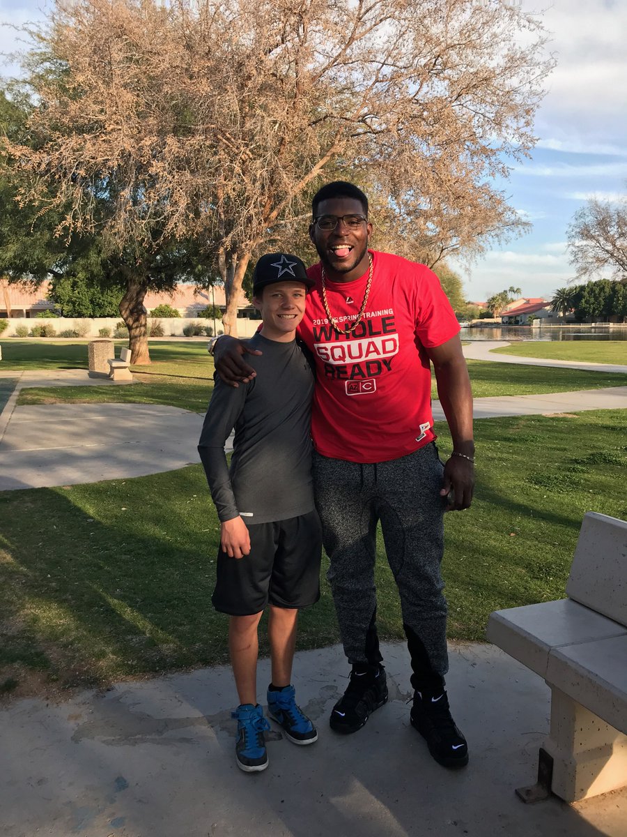 CozbyCrew's tweet photo. Ok so this just happened. Yasiel Puig at our little neighborhood park! #springtraining #celebrities #baseball #Reds #yasielpuig https://t.co/p02uvk2ZiC