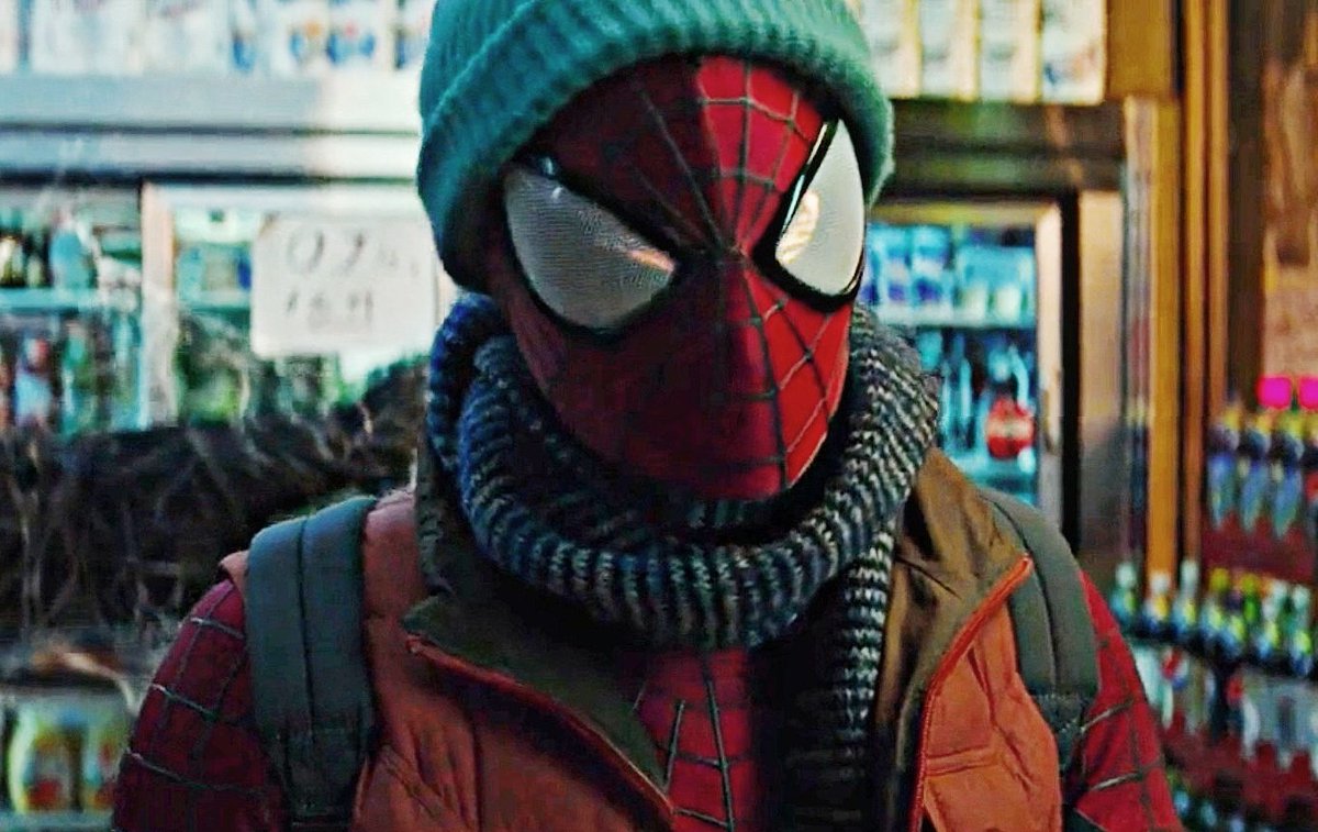 DARDEVlLS's tweet image. when peter wears his hat and scarf over the spidey suit 💞💘💕💖💓