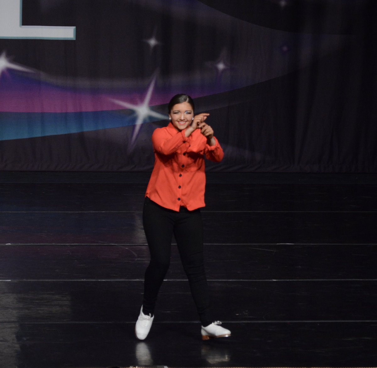 JohnnaCureton's tweet photo. This girl can flat out TAP!👞👞❤️#smoothfeetclearsounds #tapdancer #redelites https://t.co/PtgFO0UUkU