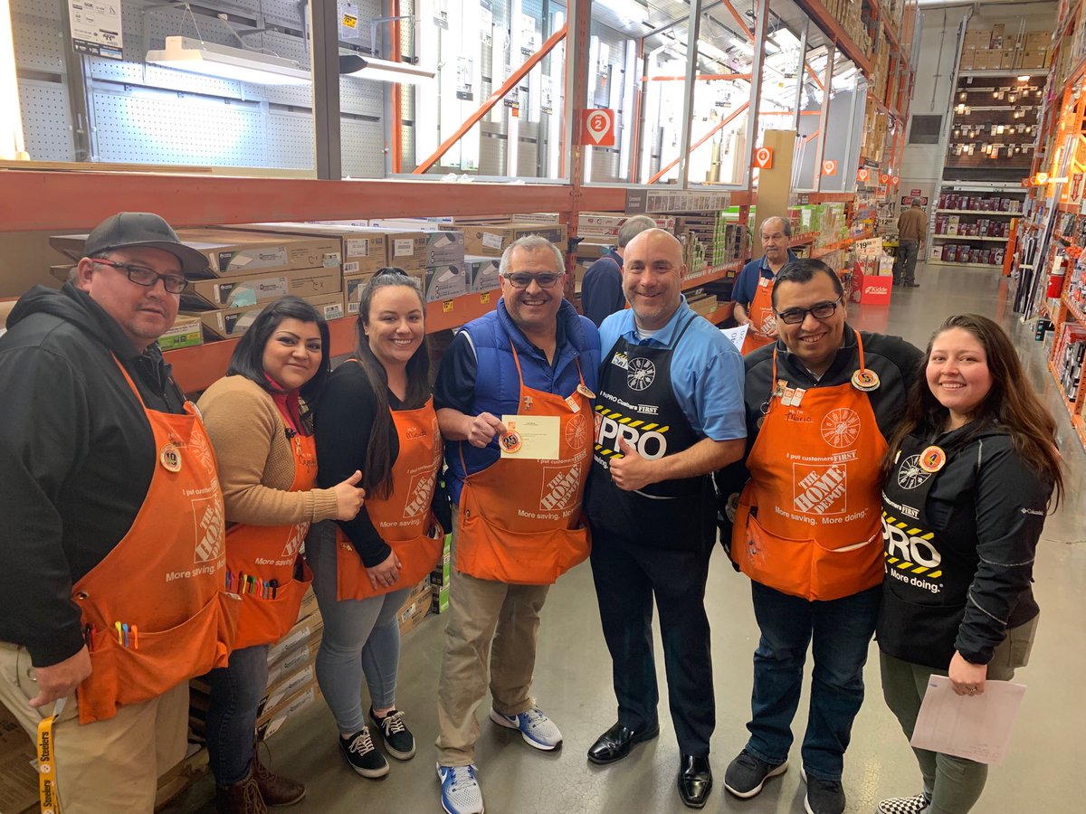 e_tindal3505's tweet photo. Recognizing Jessie D27 opener! 25 years! Amazing associate for an amazing company! Thank you sir for dedication and knowledge! We are proud to work with you! ⁦@Salgoblue⁩ ⁦@Oscar86604735⁩ https://t.co/NACFX7g3nK